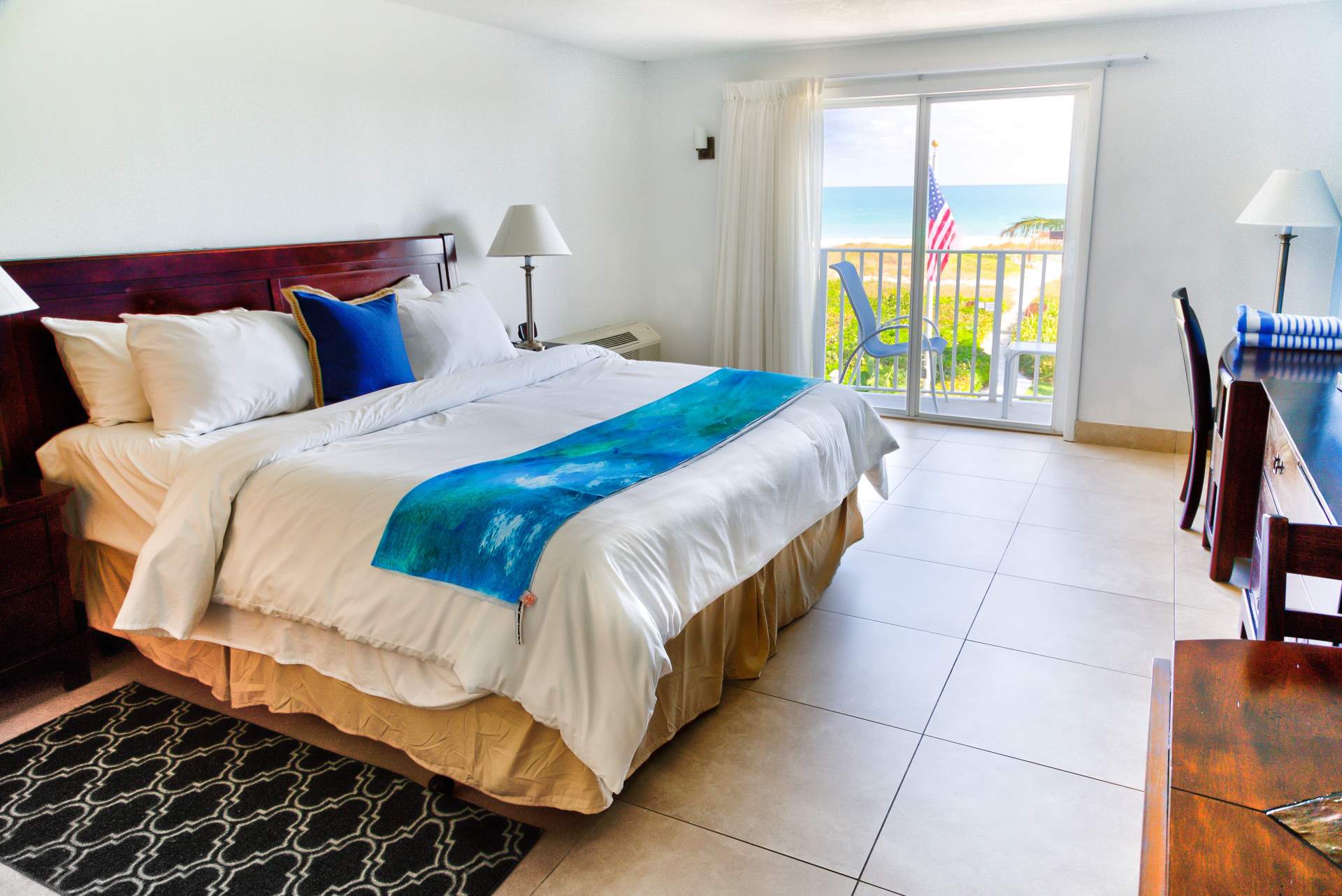 Queen bed with ocean view